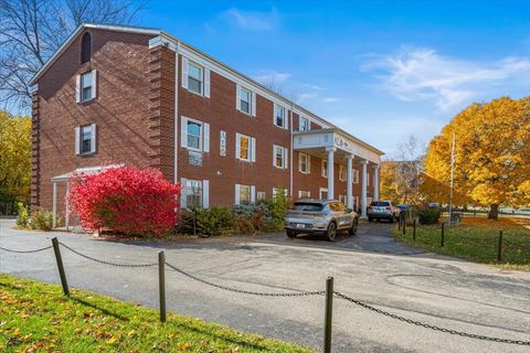 928 W Hillcrest Drive DeKalb IL 60115