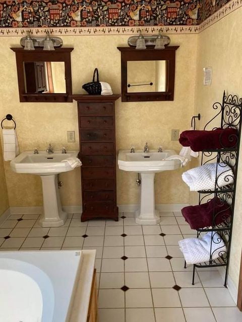 Tiny photo for 2346 W Longhollow Road, Elizabeth, IL 61028 (MLS # 12582588)