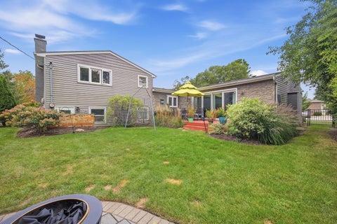 Tiny photo for 1006 W Frontenac Drive, Arlington Heights, IL 60004 (MLS # 12764949)