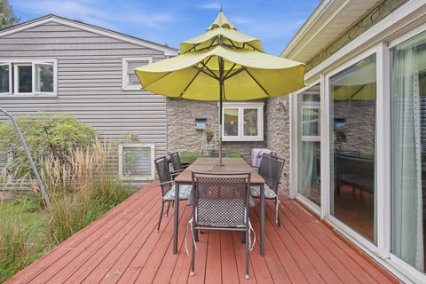 Tiny photo for 1006 W Frontenac Drive, Arlington Heights, IL 60004 (MLS # 12764949)