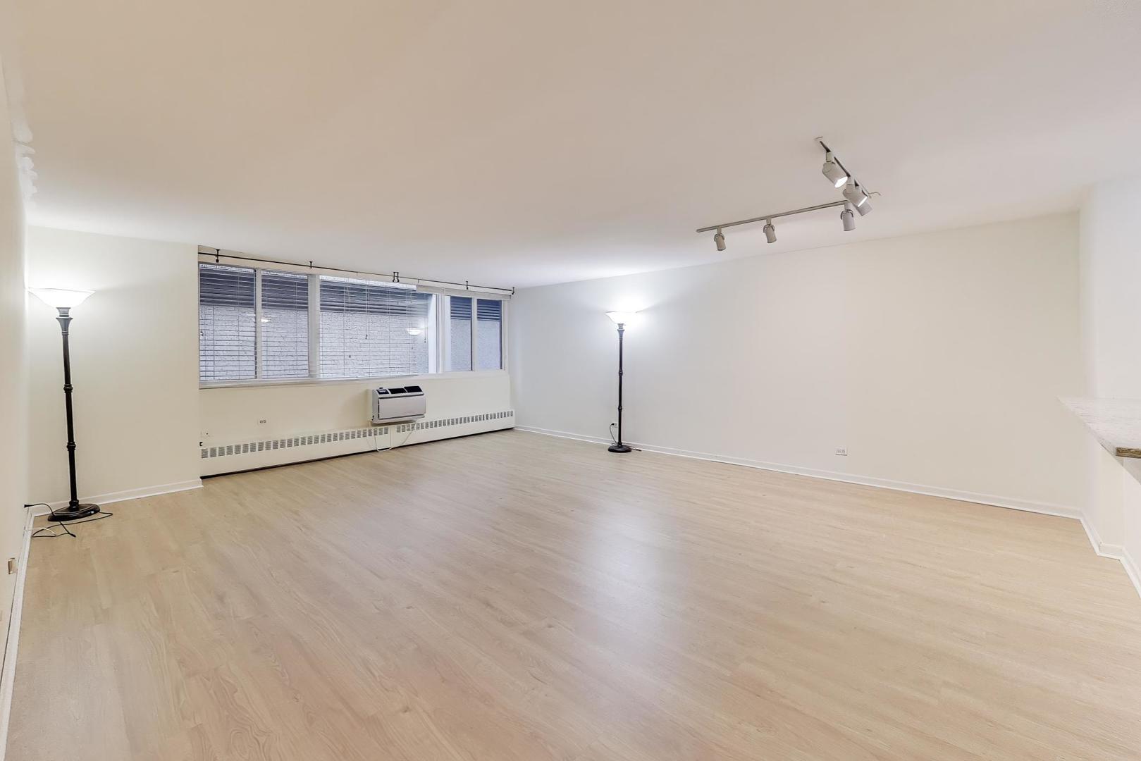 1516 Hinman Avenue 211