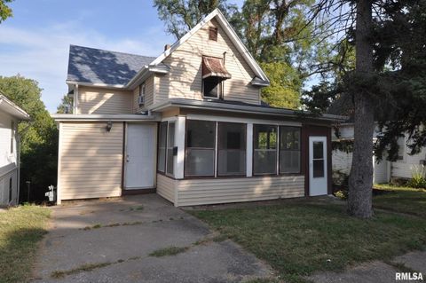 Photo of 1803 BELLE Avenue, Davenport, IA 52803 (MLS # QC4268103)