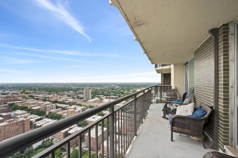 Tiny photo for 6007 N Sheridan Road #38G, Chicago, IL 60660 (MLS # 12752004)