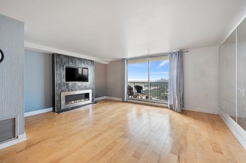 Tiny photo for 6007 N Sheridan Road #38G, Chicago, IL 60660 (MLS # 12752004)