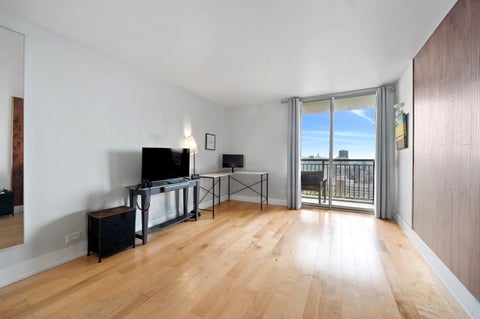 Tiny photo for 6007 N Sheridan Road #38G, Chicago, IL 60660 (MLS # 12752004)