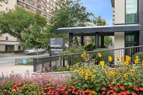 Tiny photo for 6007 N Sheridan Road #38G, Chicago, IL 60660 (MLS # 12752004)