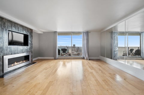 Tiny photo for 6007 N Sheridan Road #38G, Chicago, IL 60660 (MLS # 12752004)