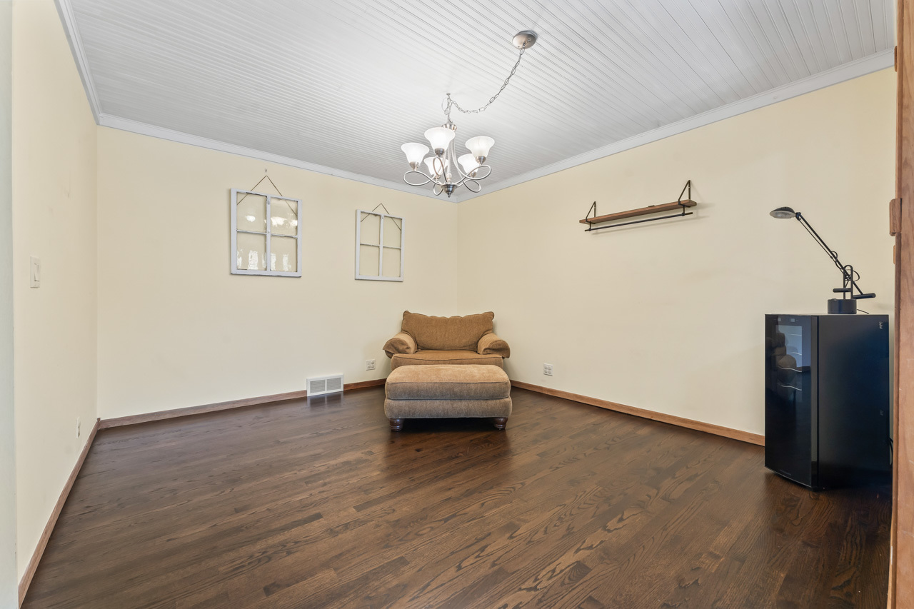 22W351 Birchwood Drive