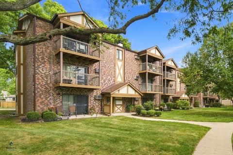 Photo of 753 S Dwyer Avenue #C, Arlington Heights, IL 60005 (MLS # 12752079)