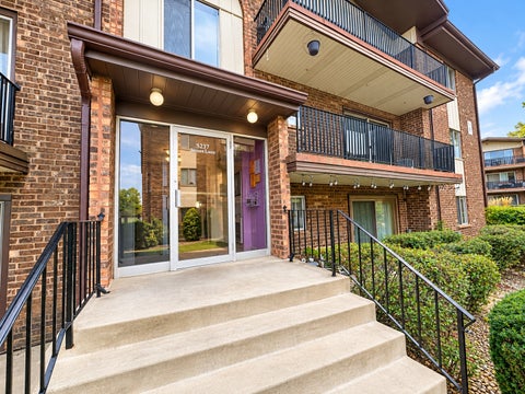 Tiny photo for 5237 James Lane #1221, Crestwood, IL 60418 (MLS # 12785395)