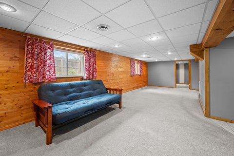 Tiny photo for 3 Hickory Grove Court, Davenport, IA 52804 (MLS # 12736324)