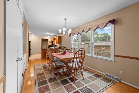 Tiny photo for 3 Hickory Grove Court, Davenport, IA 52804 (MLS # 12736324)