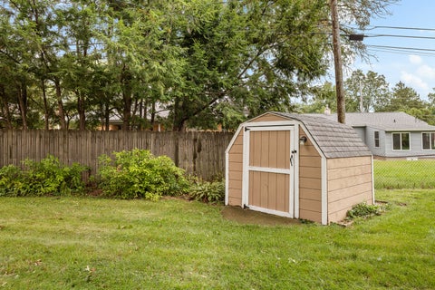 Tiny photo for 3 Hickory Grove Court, Davenport, IA 52804 (MLS # 12736324)