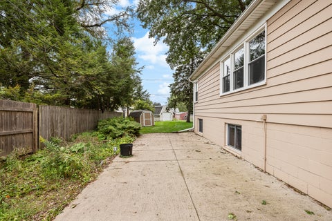 Tiny photo for 3 Hickory Grove Court, Davenport, IA 52804 (MLS # 12736324)