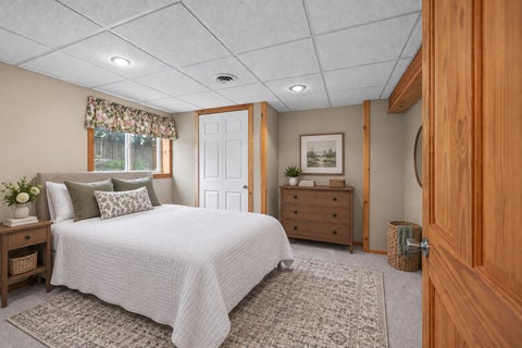 Tiny photo for 3 Hickory Grove Court, Davenport, IA 52804 (MLS # 12736324)