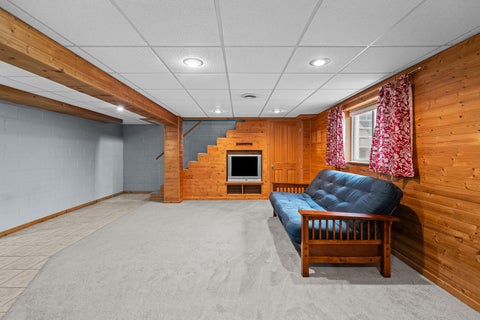 Tiny photo for 3 Hickory Grove Court, Davenport, IA 52804 (MLS # 12736324)