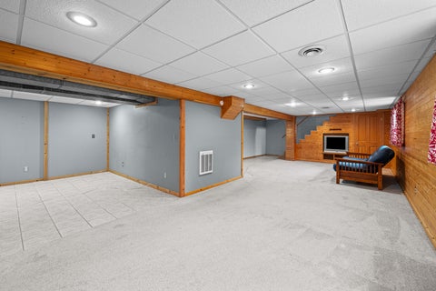 Tiny photo for 3 Hickory Grove Court, Davenport, IA 52804 (MLS # 12736324)