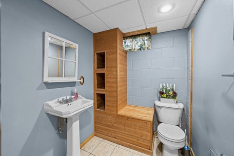 Tiny photo for 3 Hickory Grove Court, Davenport, IA 52804 (MLS # 12736324)