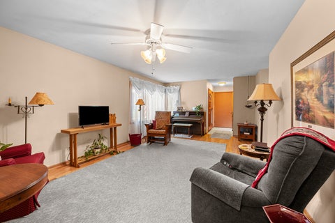 Tiny photo for 3 Hickory Grove Court, Davenport, IA 52804 (MLS # 12736324)