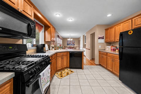 Tiny photo for 3 Hickory Grove Court, Davenport, IA 52804 (MLS # 12736324)