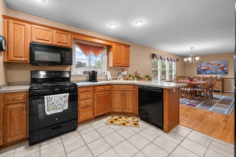 Tiny photo for 3 Hickory Grove Court, Davenport, IA 52804 (MLS # 12736324)
