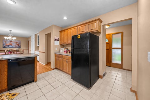 Tiny photo for 3 Hickory Grove Court, Davenport, IA 52804 (MLS # 12736324)