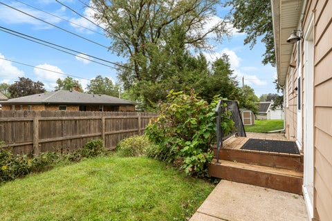 Tiny photo for 3 Hickory Grove Court, Davenport, IA 52804 (MLS # 12736324)