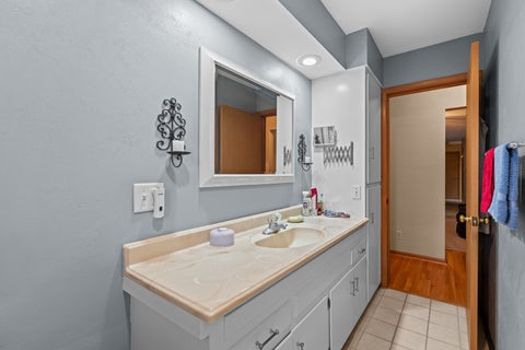 Tiny photo for 3 Hickory Grove Court, Davenport, IA 52804 (MLS # 12736324)