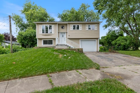 Photo of 105 Cedarwood Court, Bolingbrook, IL 60440 (MLS # 12704074)