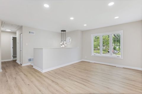 Tiny photo for 105 Cedarwood Court, Bolingbrook, IL 60440 (MLS # 12704074)
