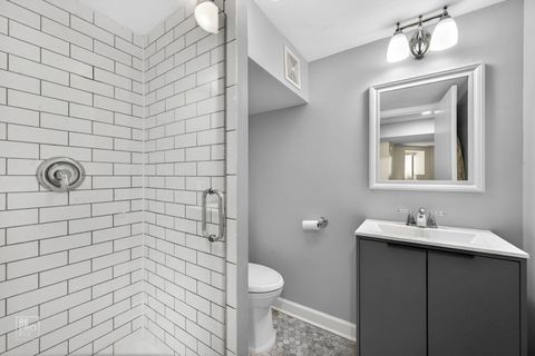 Tiny photo for 1455 W Cuyler Avenue #1E, Chicago, IL 60613 (MLS # 12554684)