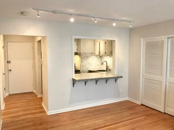 526 W Roscoe Street 1G