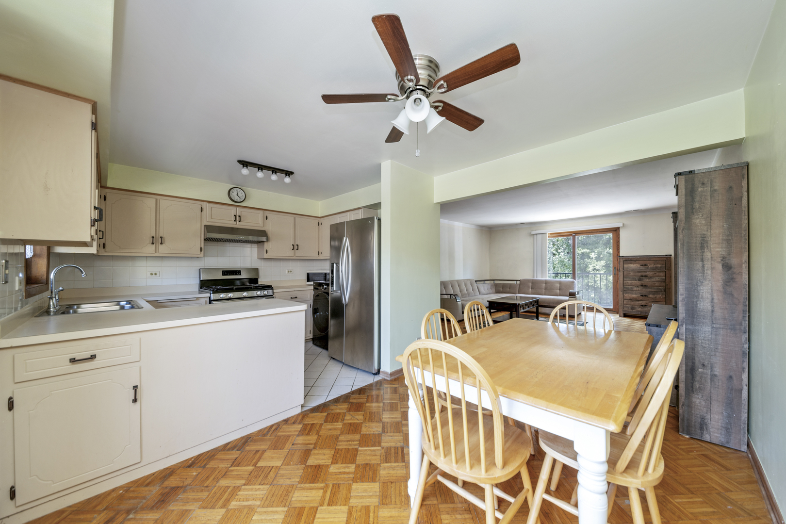 3207 N Pontiac Avenue 2S