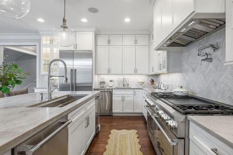 Tiny photo for 618 Buckingham Place, Libertyville, IL 60048 (MLS # 12622248)