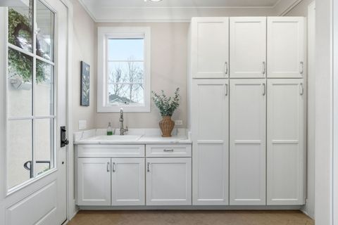 Tiny photo for 618 Buckingham Place, Libertyville, IL 60048 (MLS # 12622248)