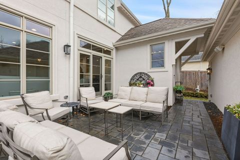 Tiny photo for 618 Buckingham Place, Libertyville, IL 60048 (MLS # 12622248)