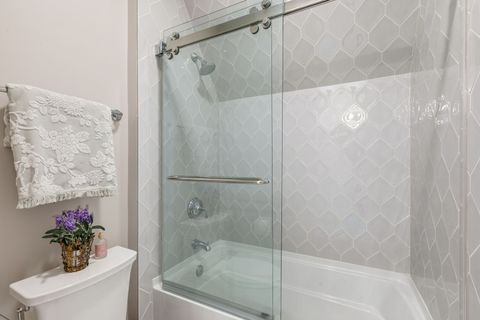 Tiny photo for 618 Buckingham Place, Libertyville, IL 60048 (MLS # 12622248)