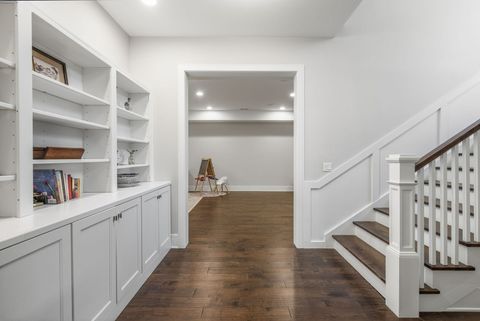 Tiny photo for 618 Buckingham Place, Libertyville, IL 60048 (MLS # 12622248)