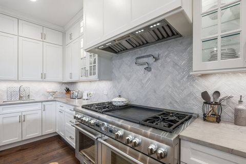 Tiny photo for 618 Buckingham Place, Libertyville, IL 60048 (MLS # 12622248)