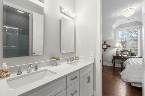 Tiny photo for 618 Buckingham Place, Libertyville, IL 60048 (MLS # 12622248)