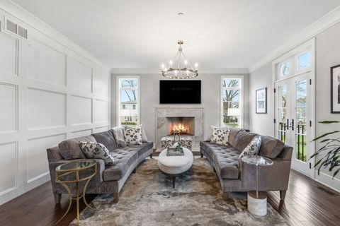 Tiny photo for 618 Buckingham Place, Libertyville, IL 60048 (MLS # 12622248)