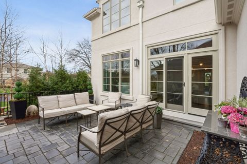 Tiny photo for 618 Buckingham Place, Libertyville, IL 60048 (MLS # 12622248)