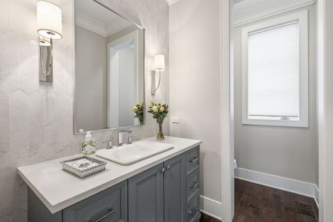 Tiny photo for 618 Buckingham Place, Libertyville, IL 60048 (MLS # 12622248)