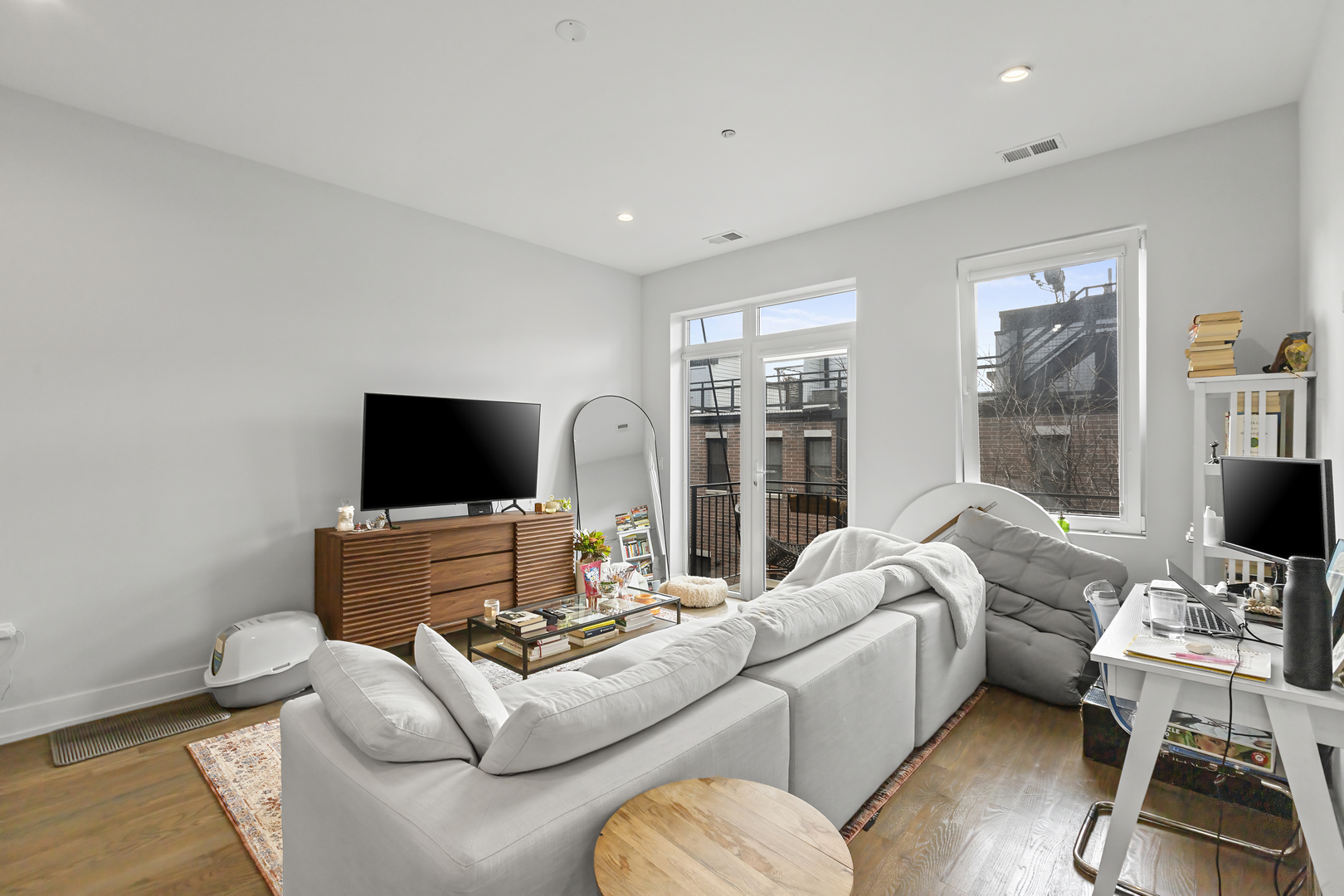 2217 W Madison Street 414