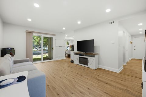 Tiny photo for 2013 Country Club Drive #4a, Woodridge, IL 60517 (MLS # 12676729)