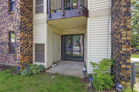 Tiny photo for 2013 Country Club Drive #4a, Woodridge, IL 60517 (MLS # 12676729)