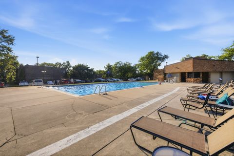 Tiny photo for 2013 Country Club Drive #4a, Woodridge, IL 60517 (MLS # 12676729)