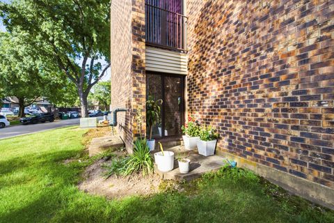 Tiny photo for 2013 Country Club Drive #4a, Woodridge, IL 60517 (MLS # 12676729)