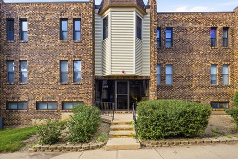 Tiny photo for 2013 Country Club Drive #4a, Woodridge, IL 60517 (MLS # 12676729)