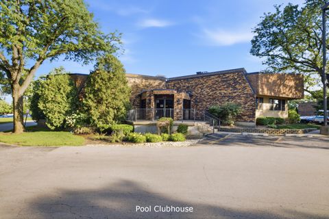 Tiny photo for 2013 Country Club Drive #4a, Woodridge, IL 60517 (MLS # 12676729)